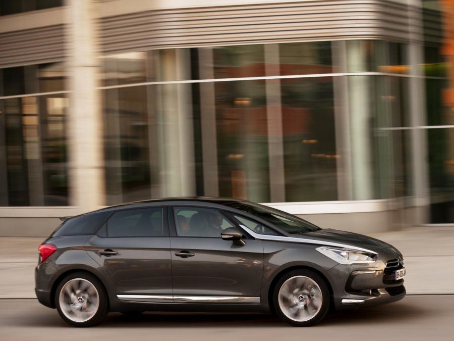  Citroen DS5 2011 года  (фото 7 из 33)